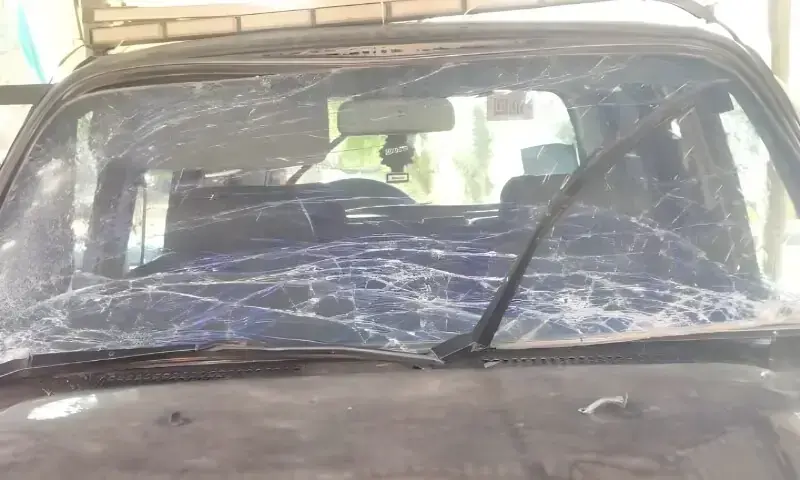 SHO among three policemen injured in IED attack on convoy in Hangu