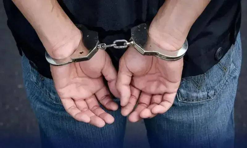 Gang extorting property buyers and sellers busted in Karachi