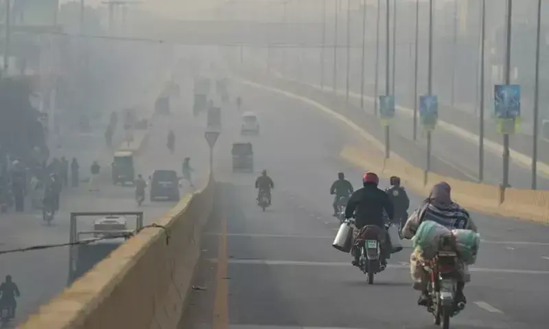 Smog blankets Punjab as air quality plunges; Faisalabad tops with AQI of 353