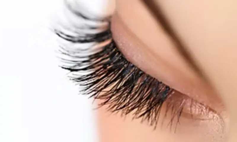 خاتون کی پلکوں میں 250 جوئیں اور ان کے 85 انڈے کیسے نکالے گئے؟ – Trending