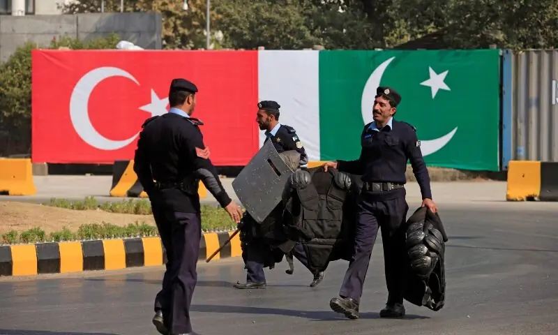 پاک افغان کشیدگی: ترکیہ کا وزیرِ خارجہ، وزیرِ دفاع اور انٹیلی جنس چیف کو پاکستان بھیجنے کا اعلان – Pakistan