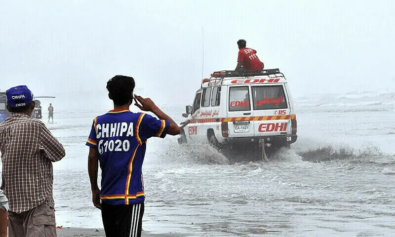 Two die as five drown at Karachi&rsquo;s Manora Himalaya
