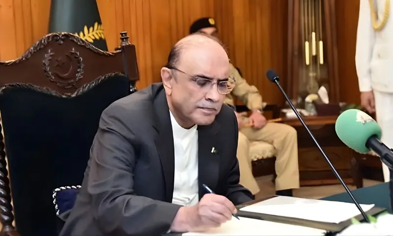 صدرِ مملکت نے 27ویں آئینی ترمیم کے بِل پر دستخط کردیے – Pakistan