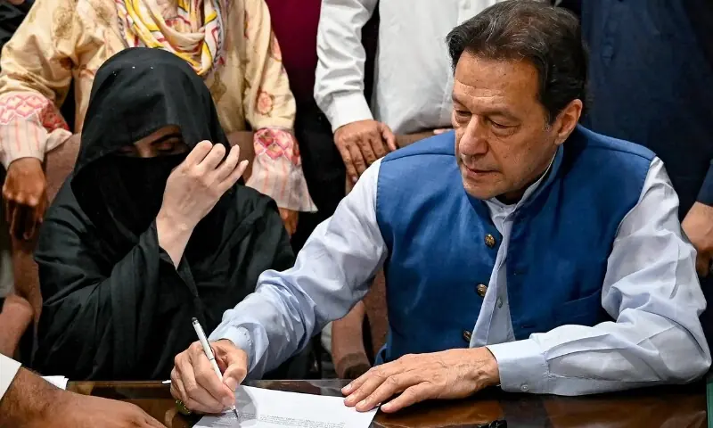 بشریٰ بی بی کا عمران خان کے سرکاری فیصلوں پر روحانی اثر، برطانوی جریدے کی رپورٹ میں انکشاف – Pakistan