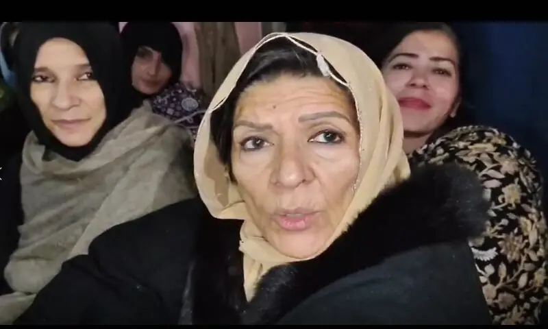 Imran Khan&rsquo;s sisters stage sit-in after denied Adiala Jail meeting