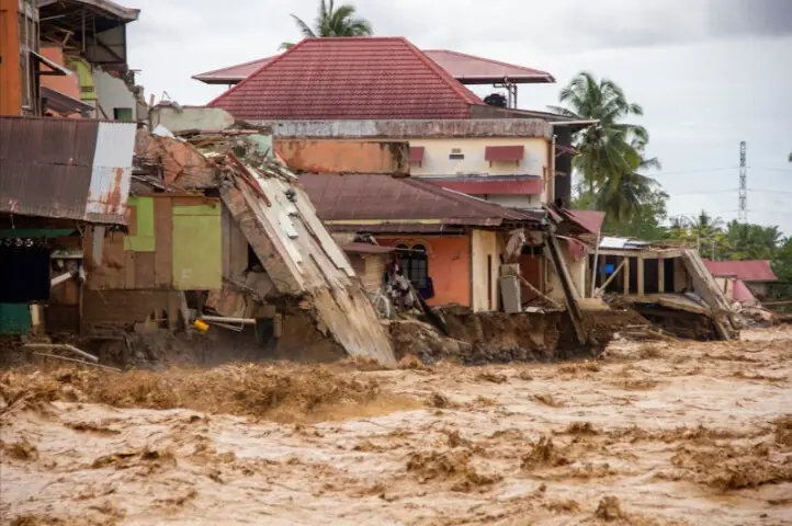 Floods and landslides in Indonesia&rsquo;s Sumatra kill at least 174