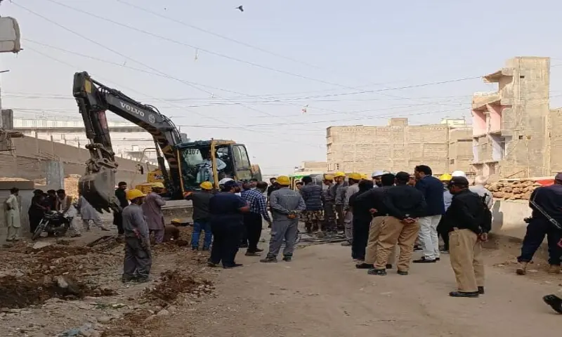 K-Electric again conducts operation against electricity theft in Nazimabad