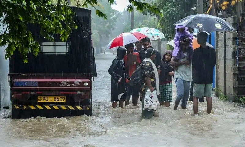 سری لنکا میں سائیکلون ’ڈٹوا‘ کے باعث 153 اموات، ملک میں ایمرجنسی نافذ – World