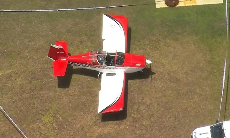 (دوسرا طیارہ بحفاظت اُتار لیا گیا اور پائلٹ محفوظ رہا۔)