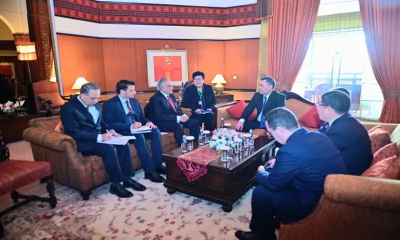 Dar calls on Kyrgyz president, reaffirms Pakistan&rsquo;s commitment to strengthen ties