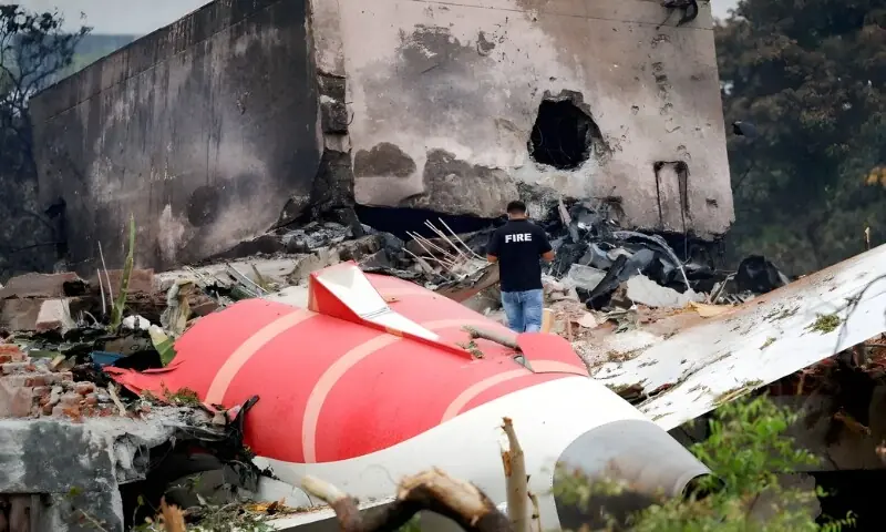 ’ایئر انڈیا کا طیارہ پائلٹ نے خود جان بوجھ کر گرایا‘: امریکی تفتیش کاروں کو خدشہ – World