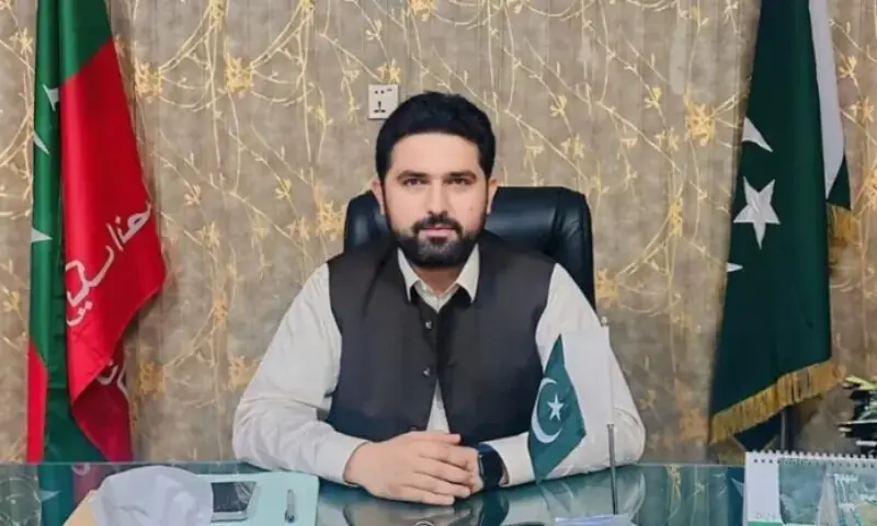 PTI plans major show of strength in Peshawar tomorrow