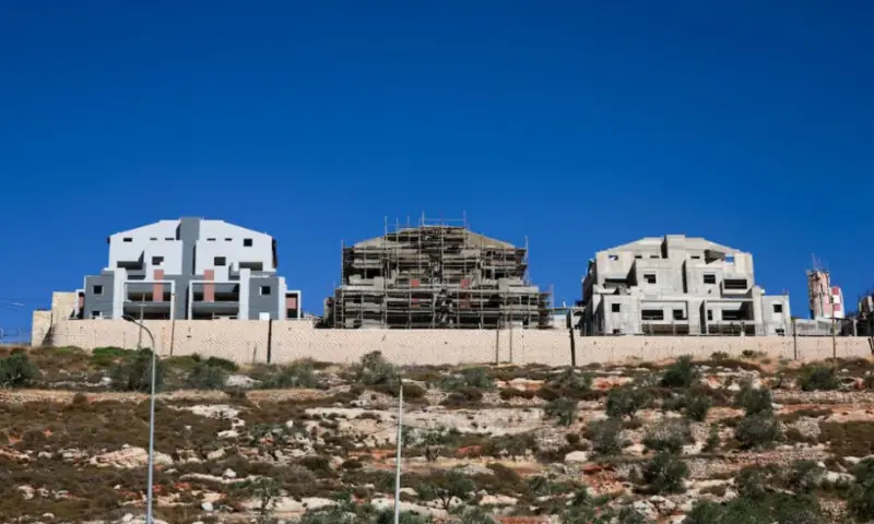 Israel gives legal status to 19 West Bank settlements, media reports