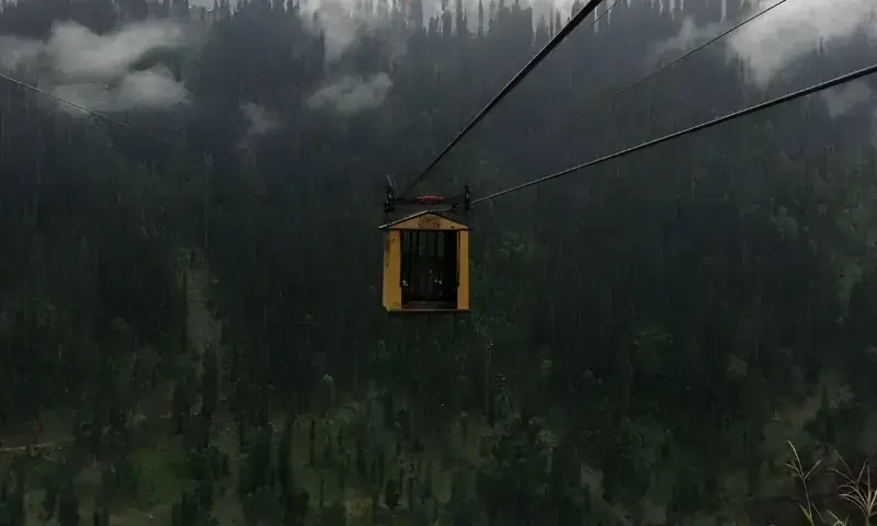 Four rescued after chairlift stalls in Swat