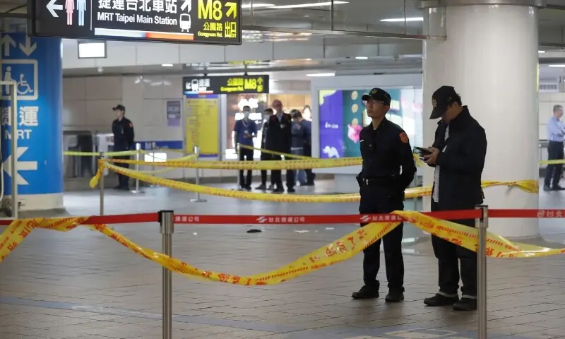 تائیوان میٹرو اسٹیشنز پر چاقو بردار شخص کے حملے میں 3 افراد ہلاک تائیوان میٹرو اسٹیشنز پر چاقو بردار شخص کے حملے میں 3 افراد ہلاک