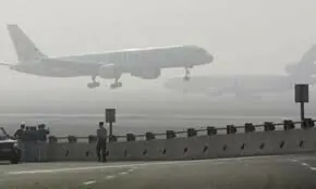 Dense fog disrupts air traffic and road movement in Karachi