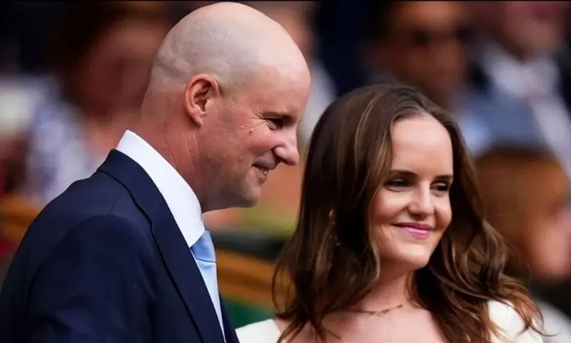 سابق انگلش کرکٹر نے خود سے 18 سال کم عمر کی لڑکی سے شادی کرلی