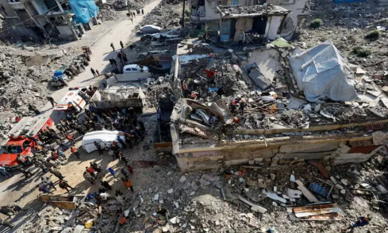 Israel says it will respond to Hamas &lsquo;violation&rsquo; of Gaza truce, Hamas official denies