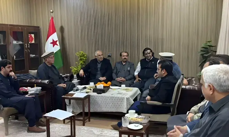 Opposition bloc signals talks with govt, seeks Imran-backed charter