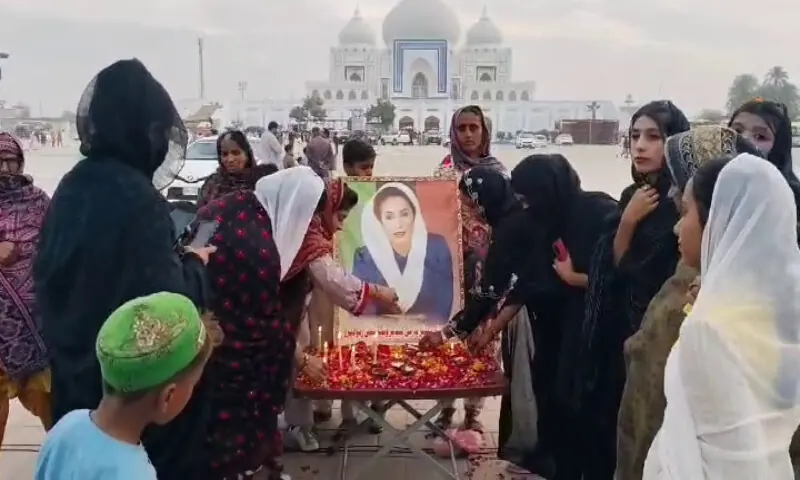 Tributes pour in at Liaquat Bagh and Garhi Khuda Bakhsh for the &lsquo;Daughter of the East&rsquo;