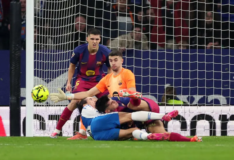Barca boss Flick hails Garcia after goalkeeper stars against former club