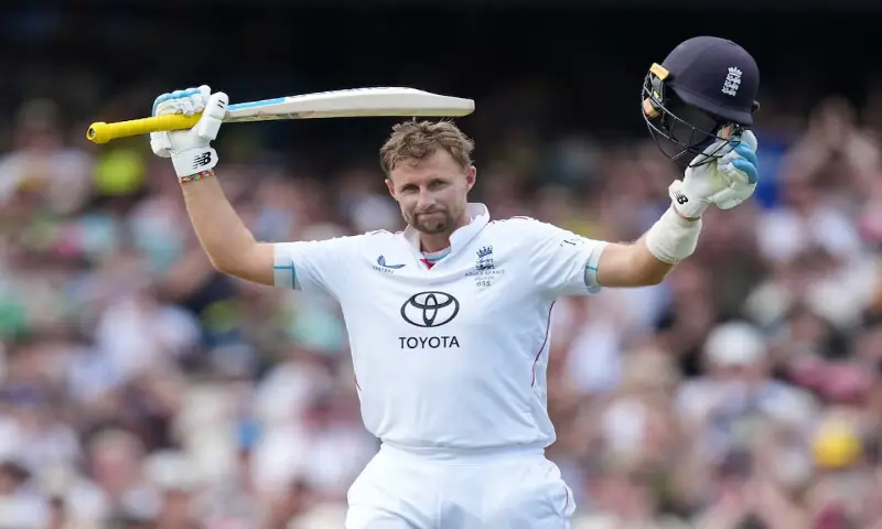 Root ton fires England before Head strikes back for Australia