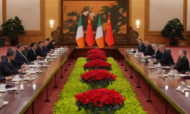 Irish PM aims for deeper trade talks with China in Beijing