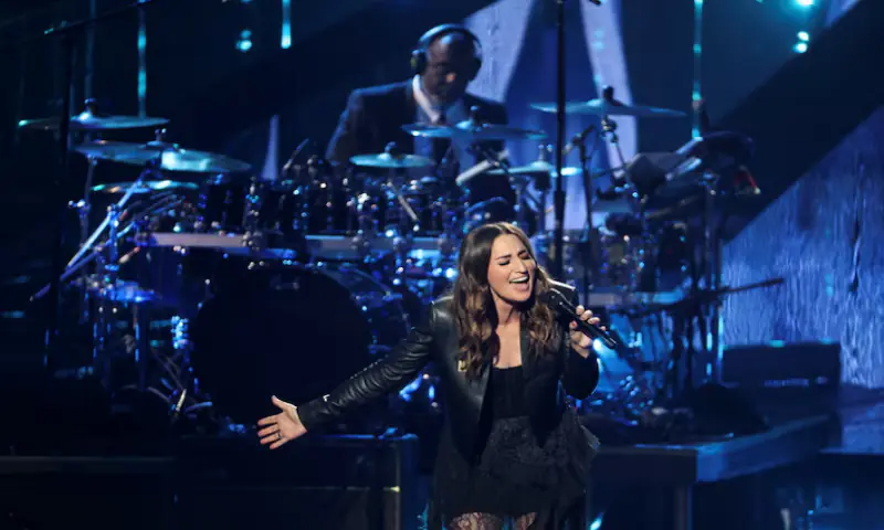 Before fame, singer Sara Bareilles waited tables to fund her music