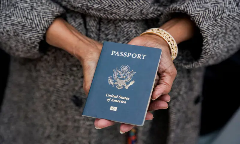 US to revoke citizenship of naturalised migrants convicted of fraud, says Trump