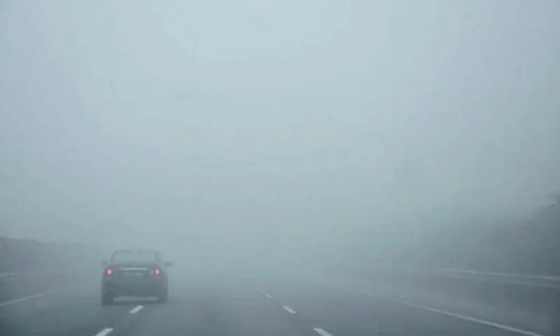 Dense fog disrupts flights and road traffic in Karachi, Lahore