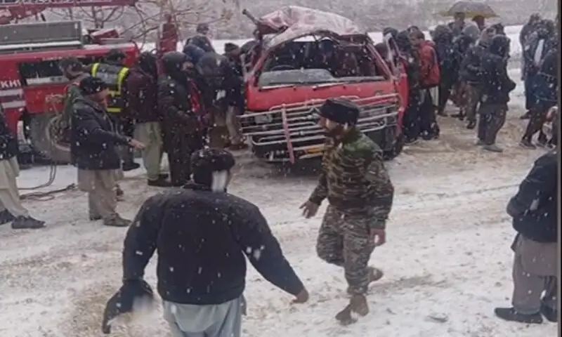 Pakistan Army rescues passengers after bus accident in Upper Chitral
