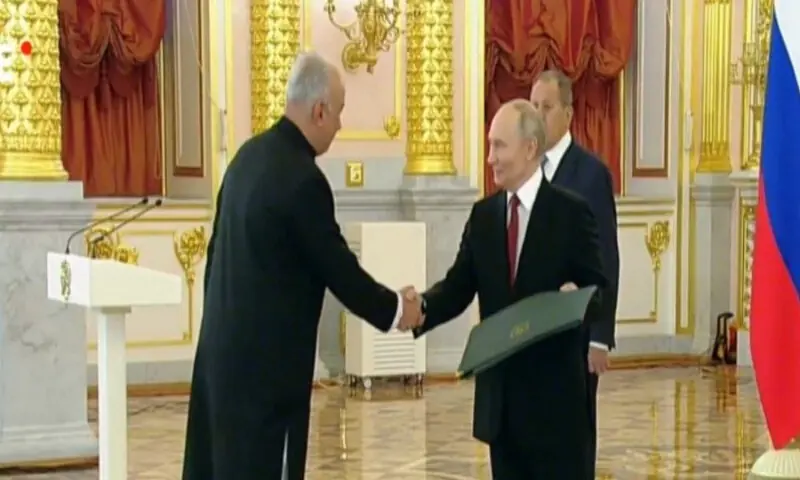 Pakistan&rsquo;s Ambassador to Russia, Faisal Niaz Tirmizi, formally presented his credentials to President Putin during a ceremony at the Grand Kremlin Palace.