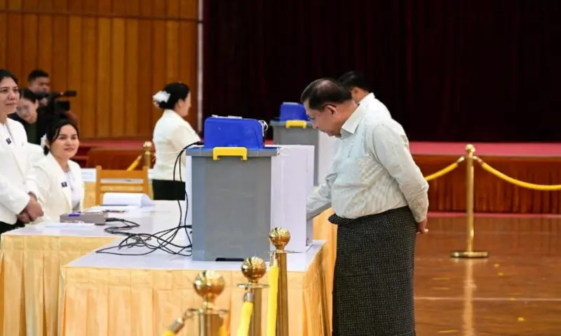 Myanmar&rsquo;s junta chief Min Aung Hlaing votes at Zayarthiri polling station in Naypyitaw, Myanmar. &ndash; Reuters