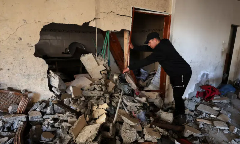 Israeli air strikes in Gaza kill at least 12, including children