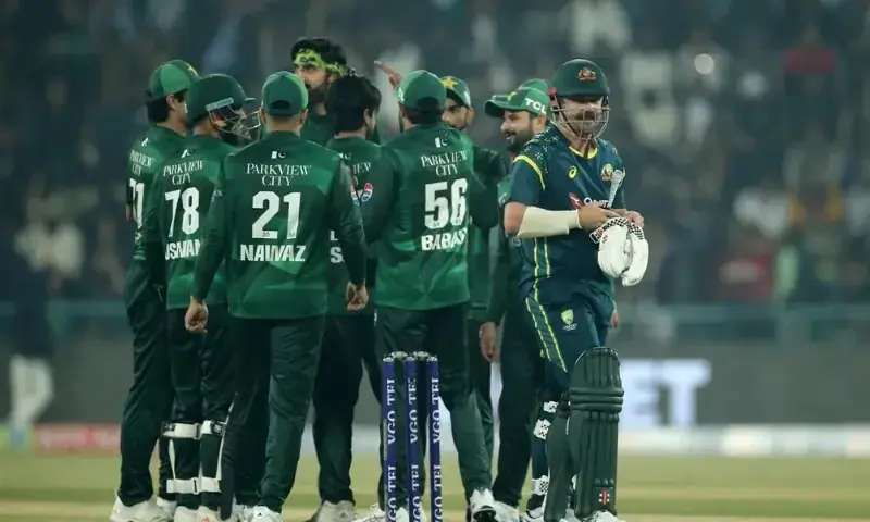 Pakistan thrash Australia to seal T20 series