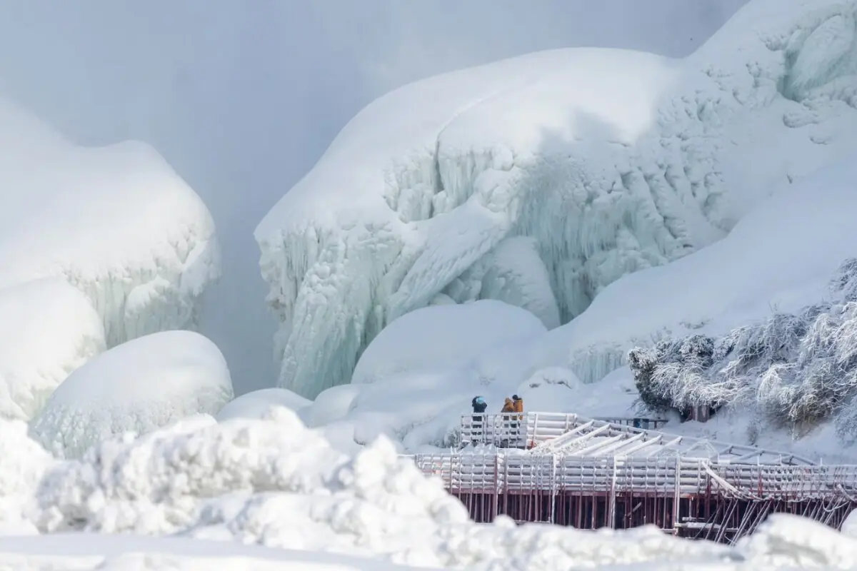 نیاگرا فال برف میں تبدیل