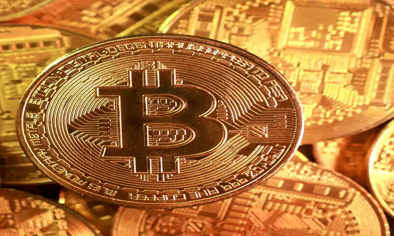Bitcoin falls below $70,000 amid gold demand and economic concerns