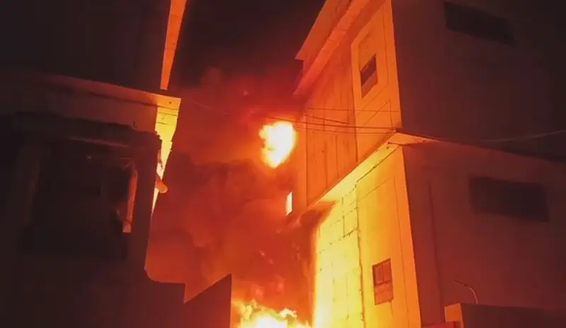 Third-degree fire engulfs two factories in Landhi EPZ, traffic hampers rescue efforts