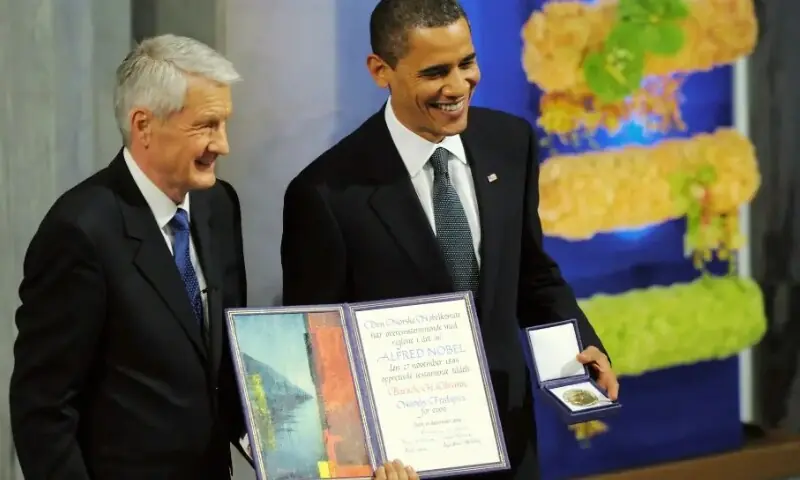 براک اوباما &rsquo;نوبیل امن انعام&lsquo; وصول کرتے ہوئے۔ (اوسلو ناروے، 2009)   