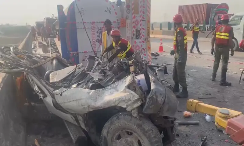 13 killed as bus, oil tanker collide on M-9 near Karachi