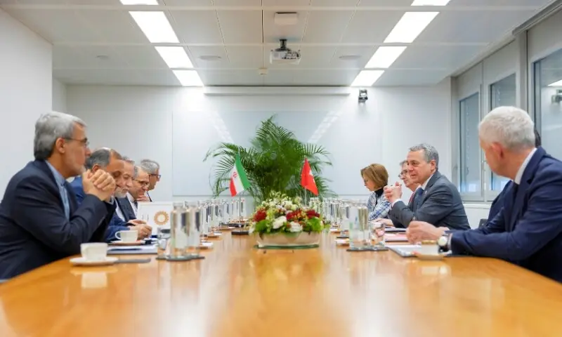 ایران امریکا مذاکرات کا دوسرا دور مکمل؛ امریکا نے مزید لڑاکا طیارے مشرقِ وسطیٰ پہنچا دیے