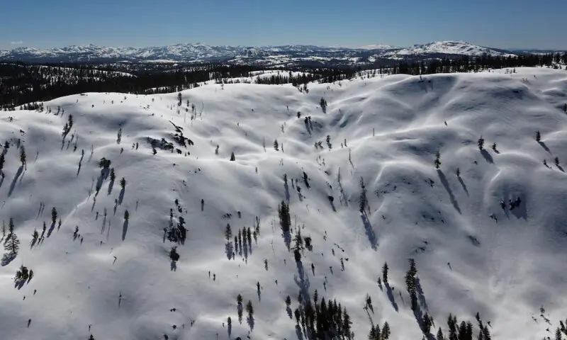 As many as 10 skiers missing, at least six stranded in California avalanche