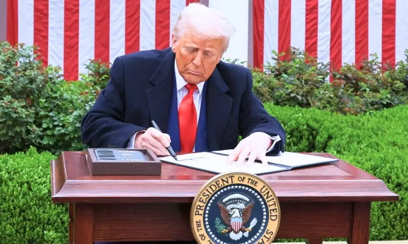 عدالتی فیصلے کے بعد ٹرمپ ٹیرف لگانے کے لیے کس قانون کا سہارا لے سکتے ہیں؟