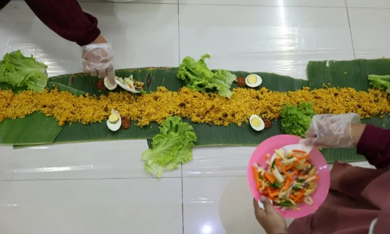 دنیا بھر میں افطار کے مناظر