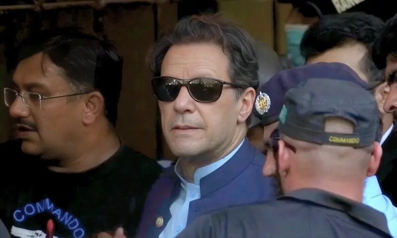 عمران خان کی رات گئے اسپتال منتقلی، آنکھ کے فالو اَپ علاج کے بعد واپس جیل پہنچا دیا گیا