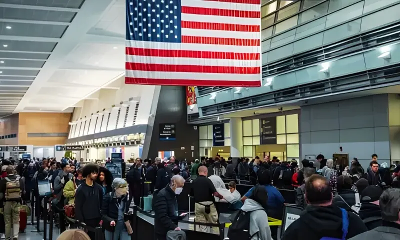 لاکھوں امریکی شہری اپنا ملک چھوڑ کر کیوں جارہے ہیں؟