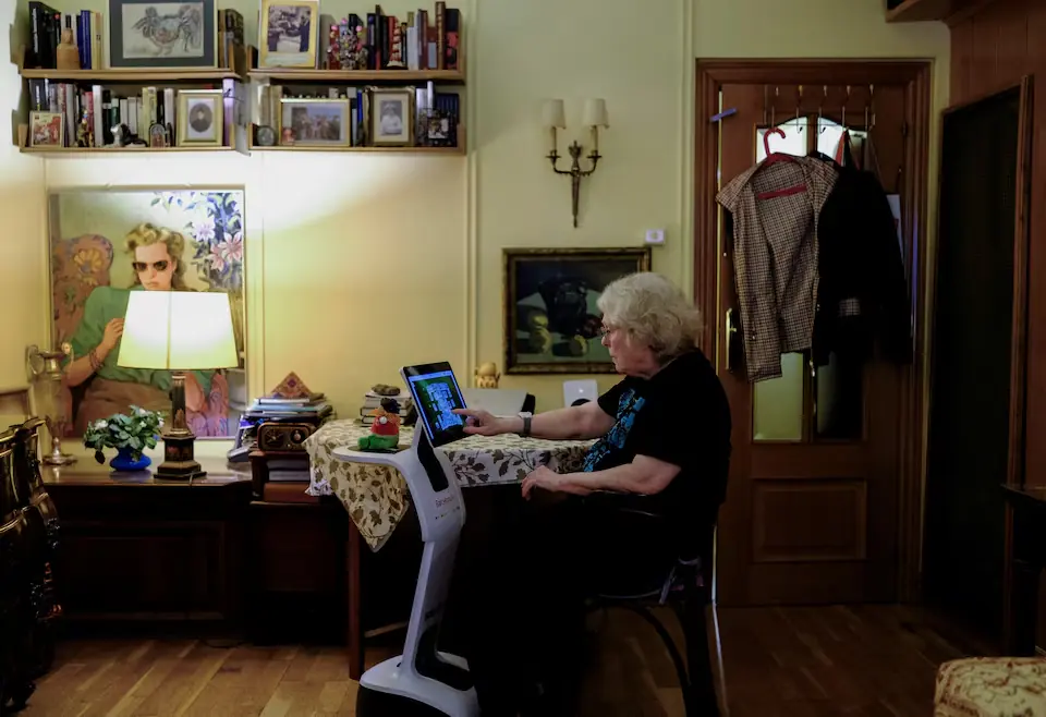 Dancing robots bring support, company to Barcelona elderly