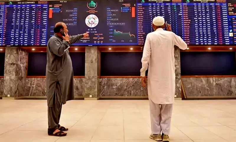 Trading at stock exchange resumes after historic drop