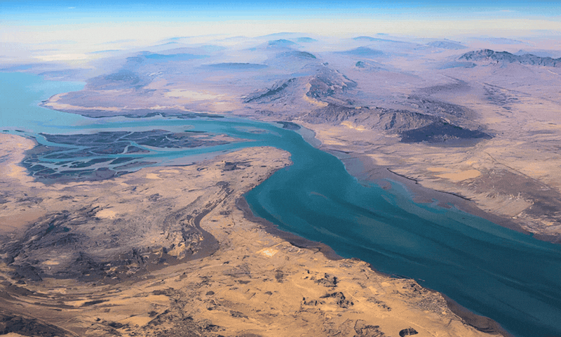 ایران سے گزرنے والی &rsquo;آبنائے ہرمز&lsquo; اتنی اہم کیوں ہے؟