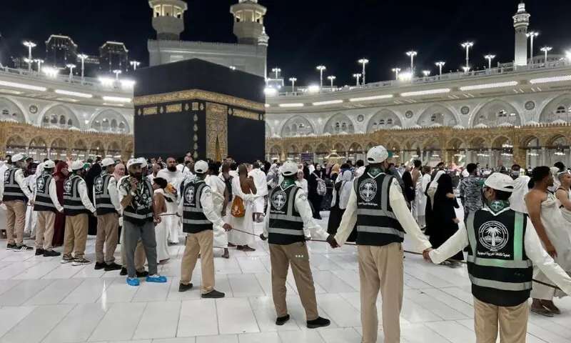 حرمین شریفین: رمضان میں خصوصی اسکاؤٹ فورس عمرہ زائرین کی خدمت میں مصروف